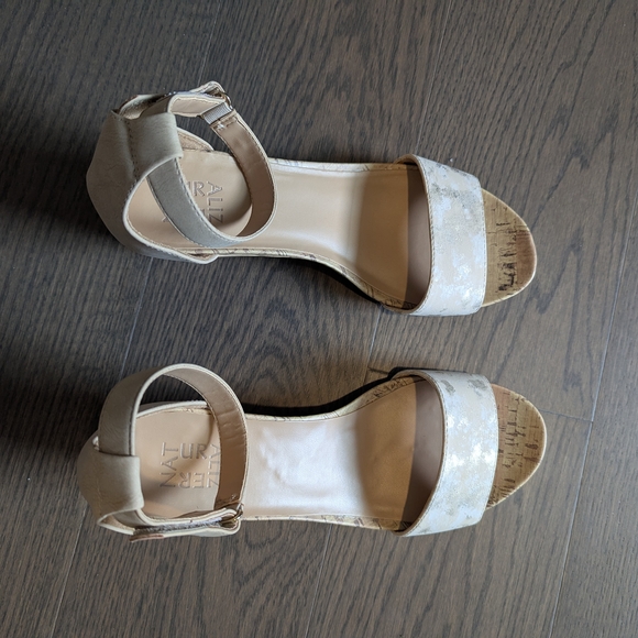 Naturalizer Cream Areda Wedge Sandals, Size 9 Wide - Picture 3 of 5